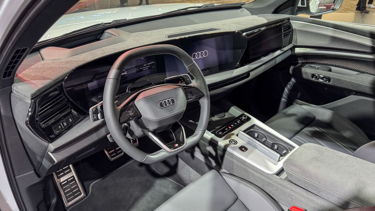 New Audi Q7 Second-Row Interior Legroom