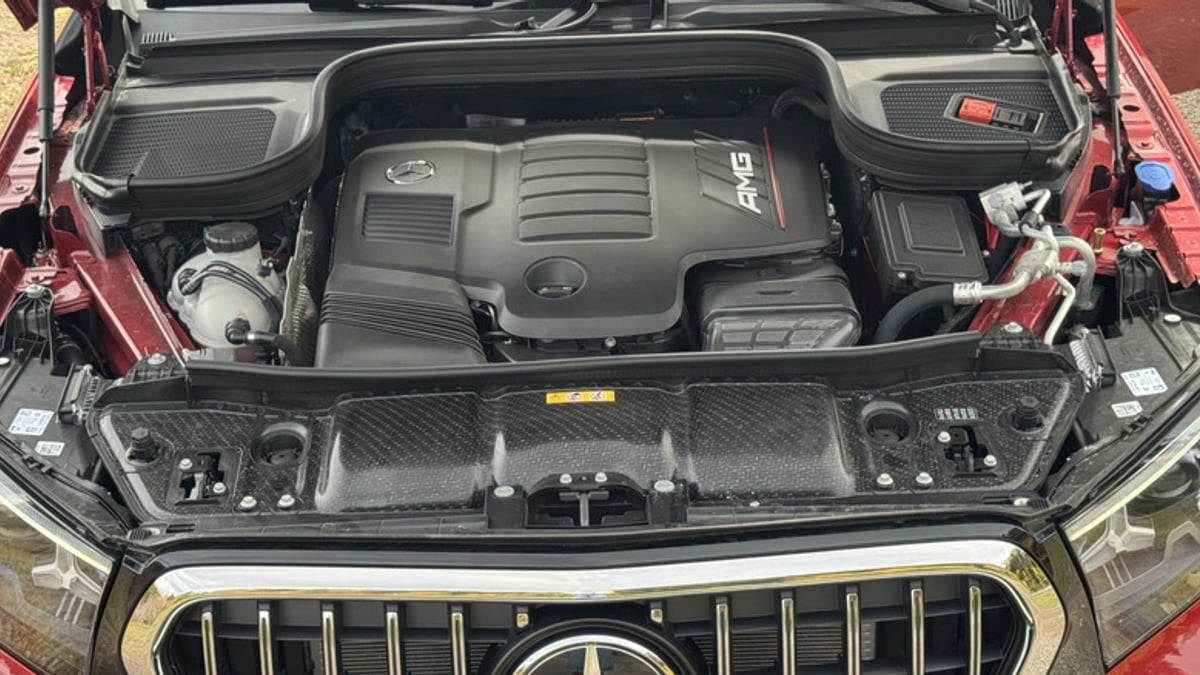 2026 Mercedes-Benz AMG GLE 53 HYBRID 4MATIC+ Plug-in Hybrid — Exterior Design, Charging Port & Battery Specs 4