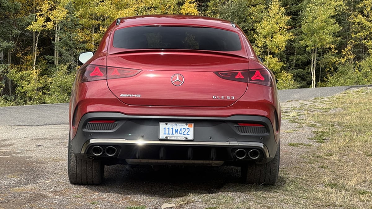 2026 Mercedes-Benz AMG GLE 53 HYBRID 4MATIC+ Plug-in Hybrid — Exterior Design, Charging Port & Battery Specs 7