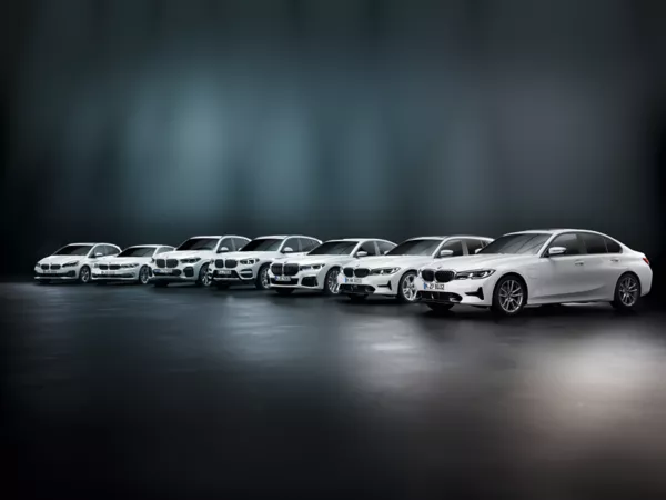 2025 BMW 3 Series Sedan Plug-in Hybrid — Exterior Design, Charging Port & Battery Specs 2