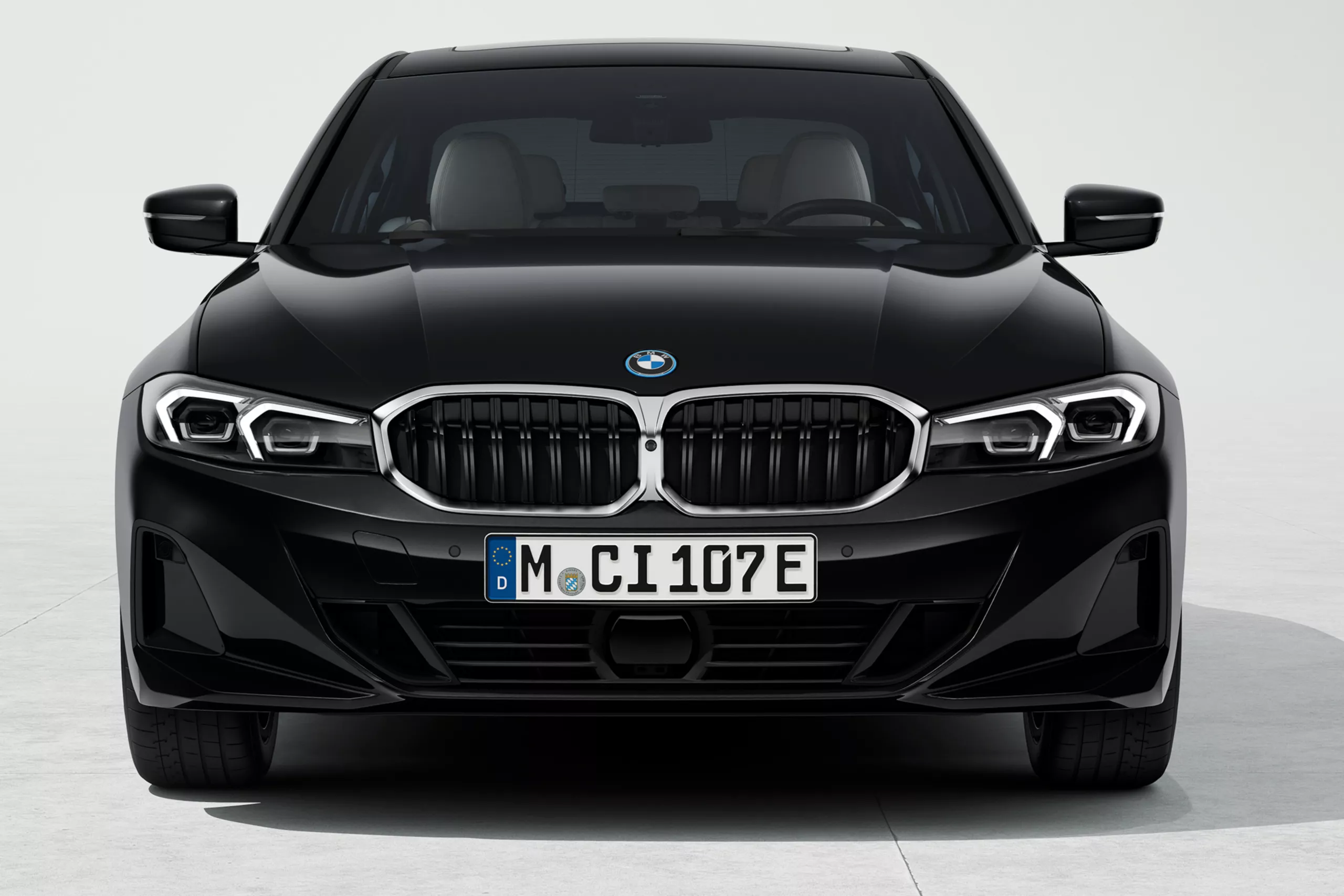 2025 BMW 3 Series Sedan Plug-in Hybrid — Exterior Design, Charging Port & Battery Specs 5