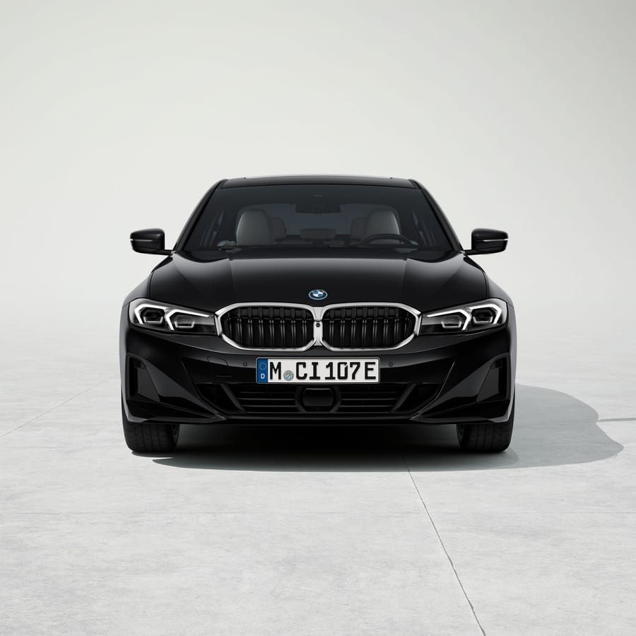 2025 BMW 3 Series Sedan Plug-in Hybrid — Exterior Design, Charging Port & Battery Specs 9