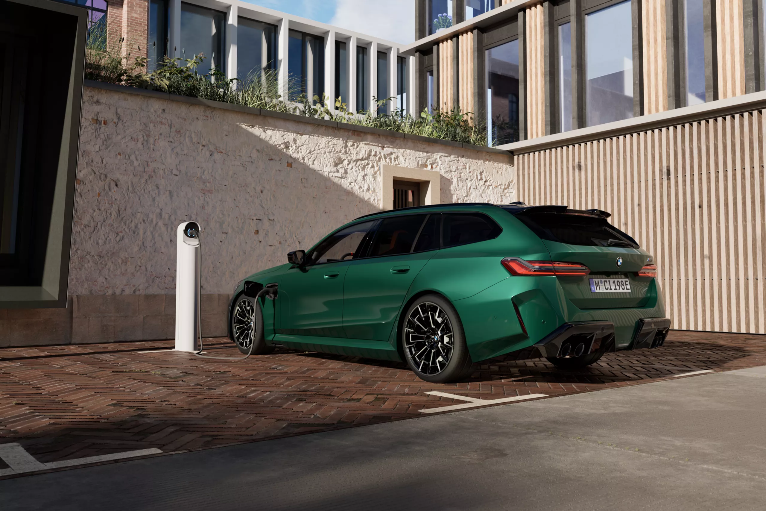 2025 BMW M5 Touring Plug-in Hybrid — Exterior Design, Charging Port & Battery Specs 3