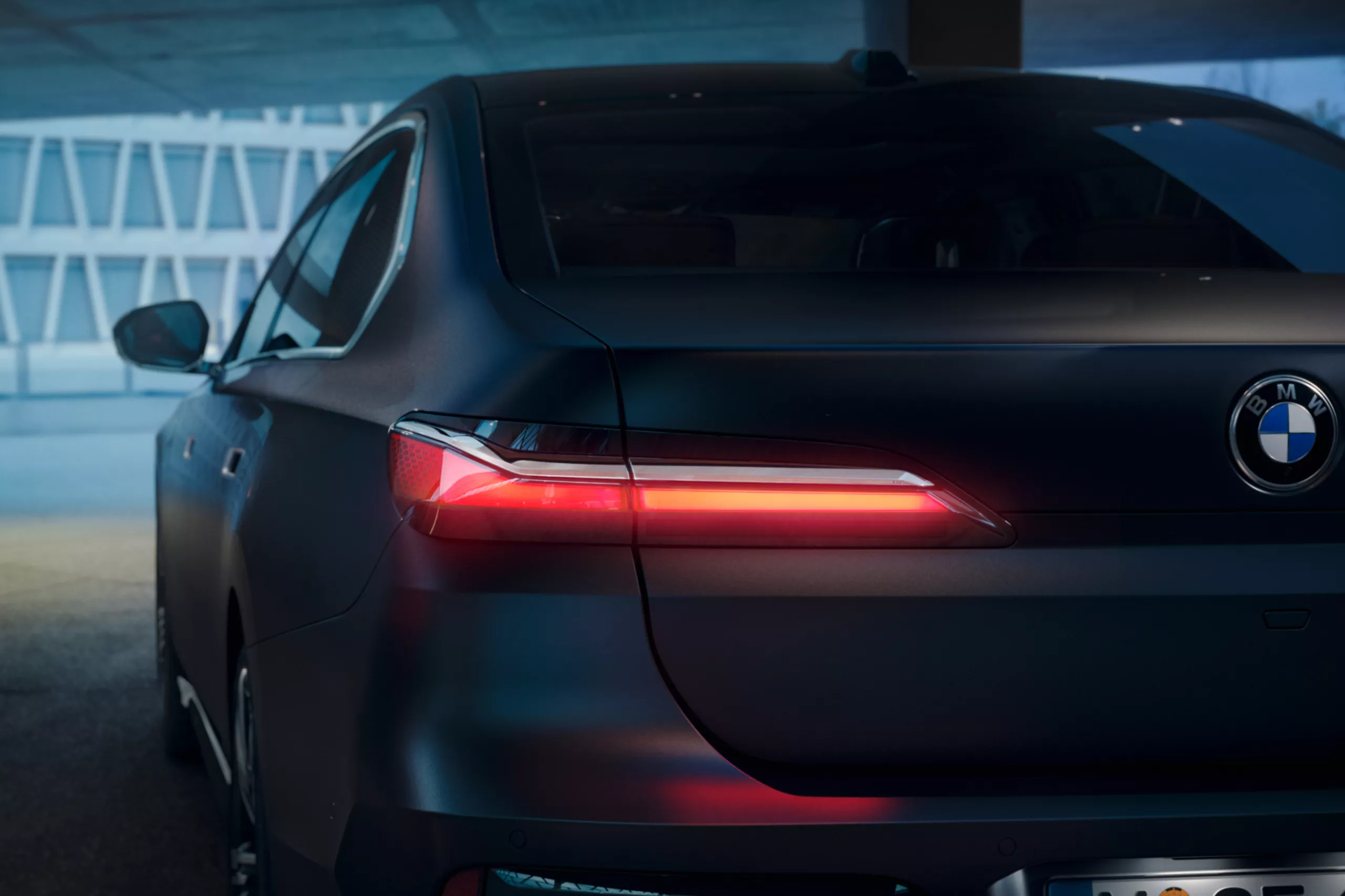 2025 BMW M5 Touring Plug-in Hybrid — Exterior Design, Charging Port & Battery Specs 20