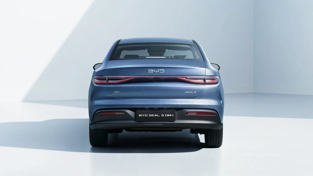 2023 BYD Seal 5 DM-i Plug-in Hybrid — Exterior Design, Charging Port & Battery Specs 4