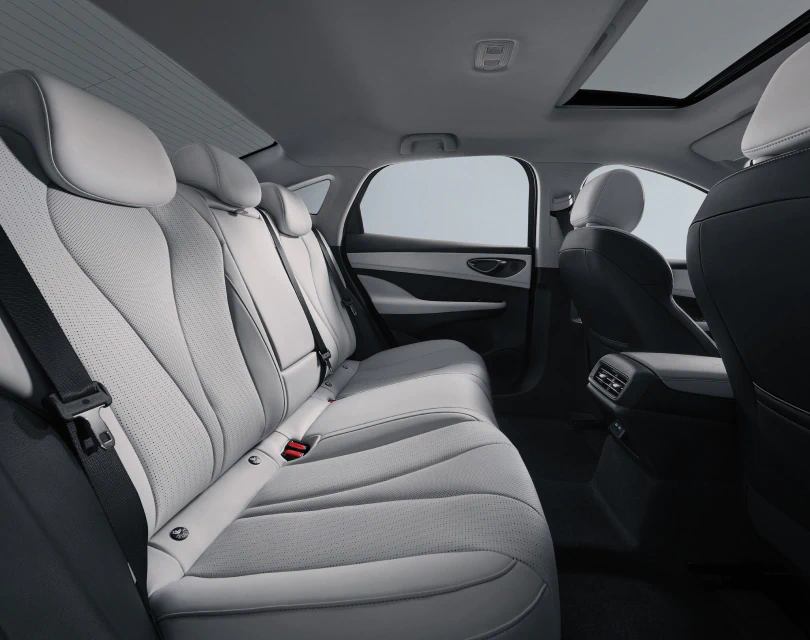 2023 BYD Seal 5 DM-i Plug-in Hybrid — Exterior Design, Charging Port & Battery Specs 8