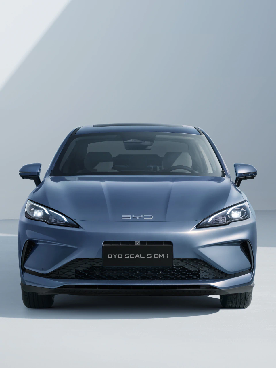 2023 BYD Seal 5 DM-i Plug-in Hybrid — Exterior Design, Charging Port & Battery Specs 12