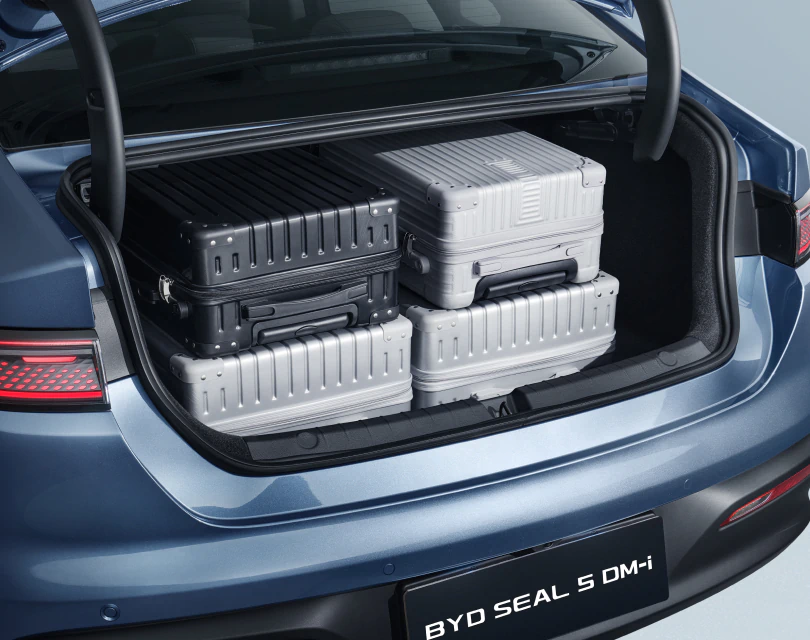 2023 BYD Seal 5 DM-i Plug-in Hybrid — Exterior Design, Charging Port & Battery Specs 13