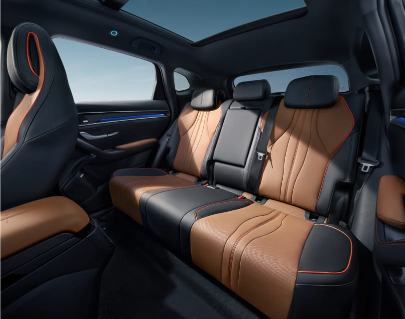 2024 BYD Seal U DM-i Comfort (26.6 kWh) Plug-in Hybrid — Exterior Design, Charging Port & Battery Specs 2