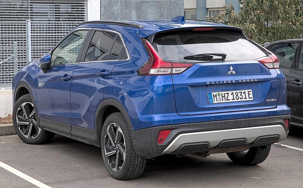 2021 Mitsubishi Eclipse Cross PHEV Plug-in Hybrid — Exterior Design, Charging Port & Battery Specs 2