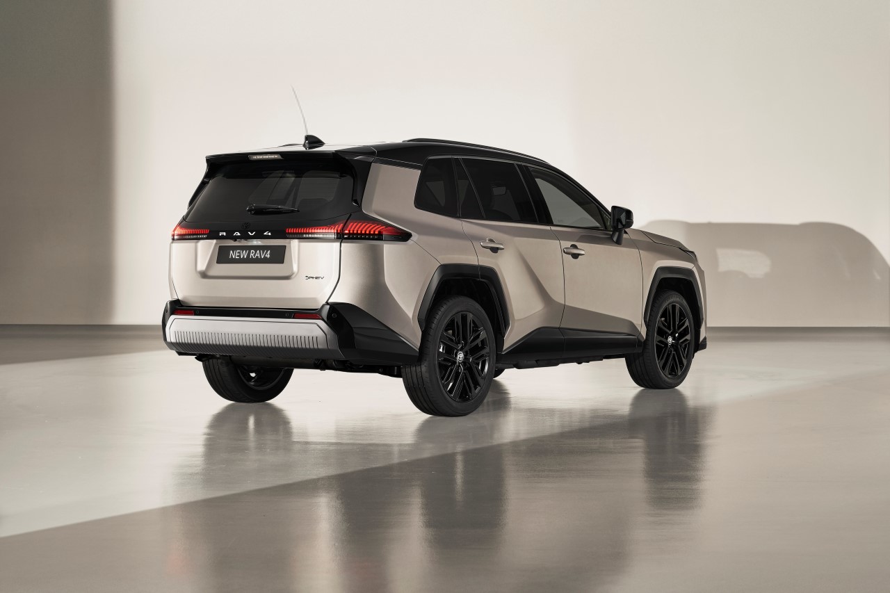 Toyota RAV4 Plug-in Hybrid (2026) gallery 4