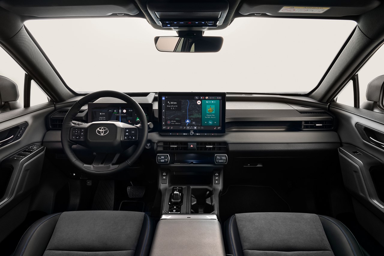 Toyota RAV4 Plug-in Hybrid (2026) gallery 5